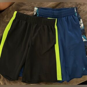 Bundle of 2 shorts - Size S (6-7)